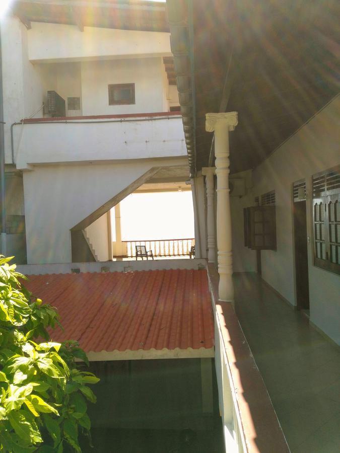Sunnys Beach Guest House Hikkaduwa Eksteriør billede