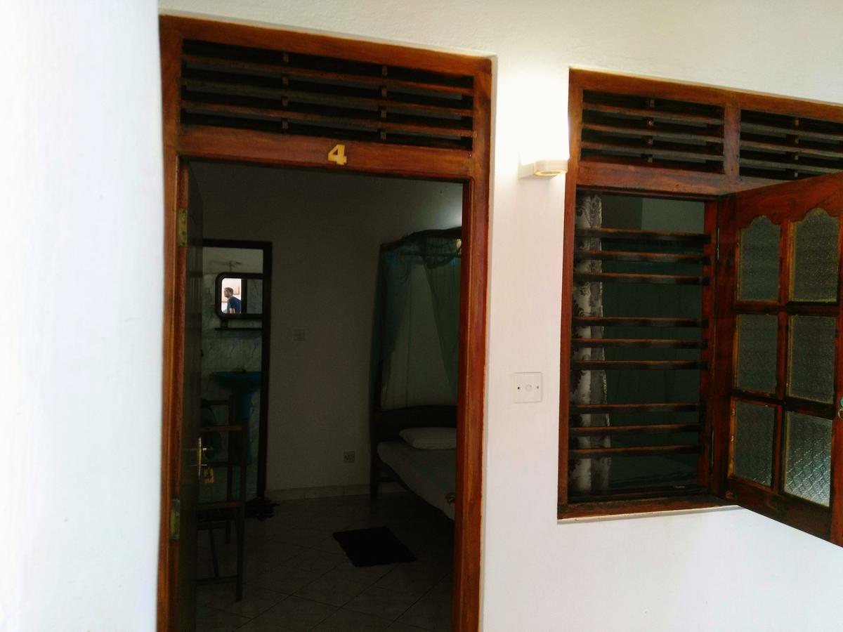 Sunnys Beach Guest House Hikkaduwa Eksteriør billede